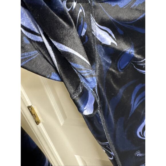 Athleta Women's Elation Velvet Tight Sz Medium - Picture 3 of 7